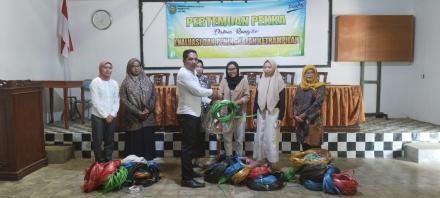 Pembinaan PEKKA Desa Pakel: Kreatif Mengolah Limbah Plastik Jadi Tas Unik